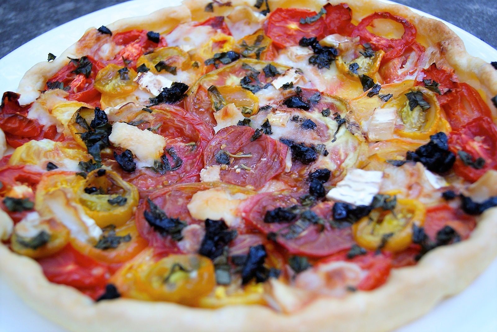 Tarte aux Tomates Anciennes, et Chèvre crémeux de la Ferme des Preutins